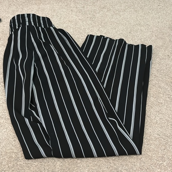 Pinstripe elastic waistband pants - Picture 4 of 4